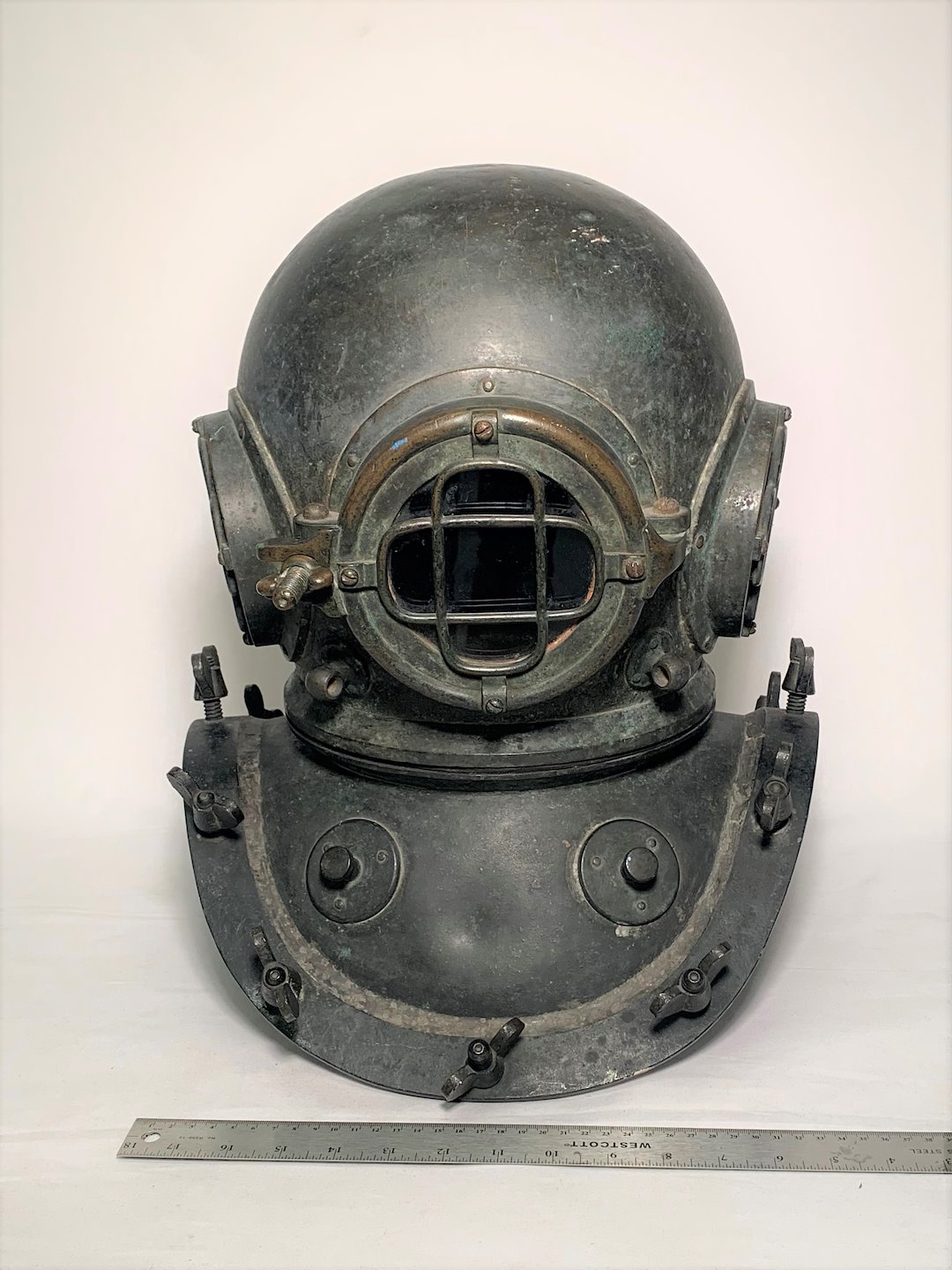 Search our Collections online by keyword and discover endless maritime stories.